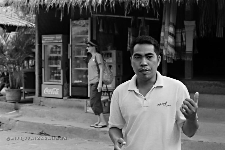 Kisah cinta antar lawan jenis di Sade adalah yang paling pertama dijelaskan oleh sang guide