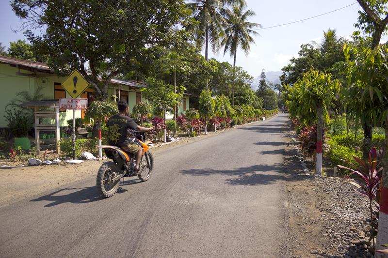 Pantai Teluk Hijau dan Pantai Pulau Merah Banyuwangi