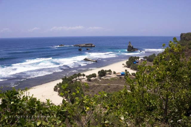 Pantai Buyutan Pacitan