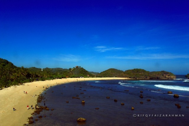 Pantai Watu Karung Pacitan