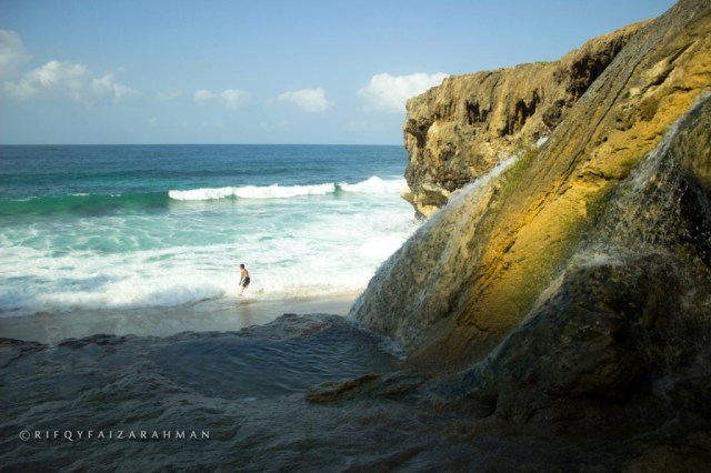 Pantai Banyu Tibo Pacitan