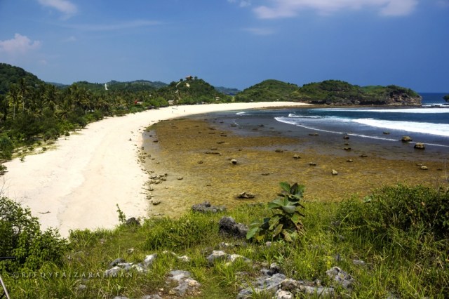 Pantai Watu Karung Pacitan