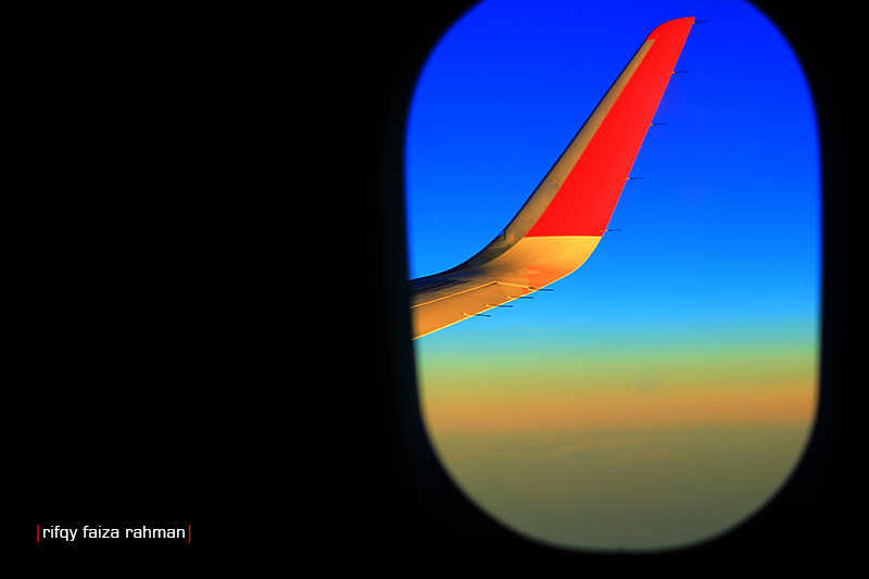 Memandang langit sore, dalam penerbangan Surabaya-Makassar.