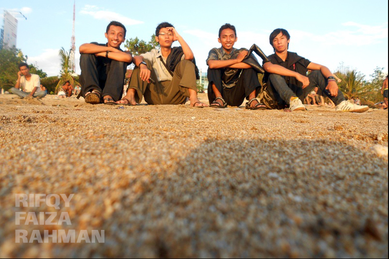 Kuartet nekat di Pantai Kuta, Bali