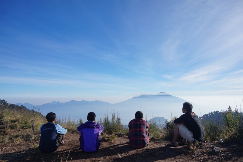 Memandang Gunung Arjuno-Welirang di dataran Siti Ingghil, puncak tertinggi di gugusan Pegunungan Putri Tidur