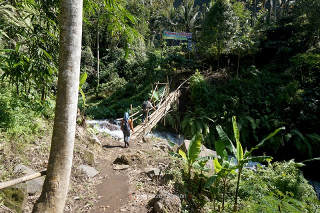 Air Terjun Kapas Biru