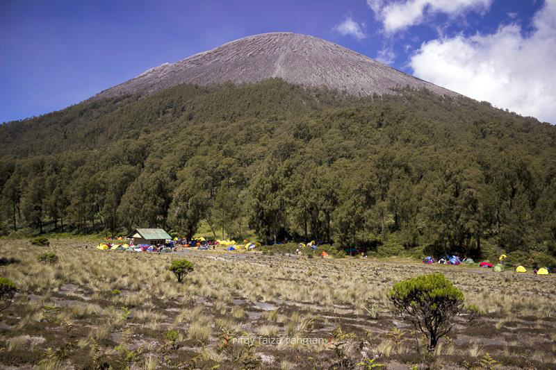 Shelter Kalimati di ketinggian 2.700 mdpl. Areal kemah terakhir dan teraman sebelum puncak Mahameru