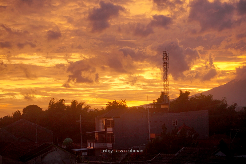 Momen senja kala yang keemasan di sisi selatan