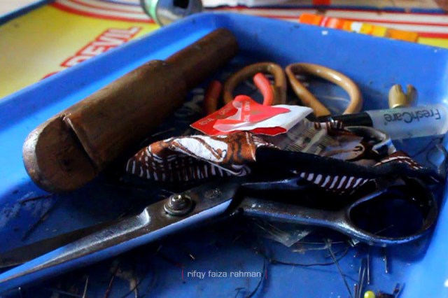 Perlengkapan menjahit blangkon