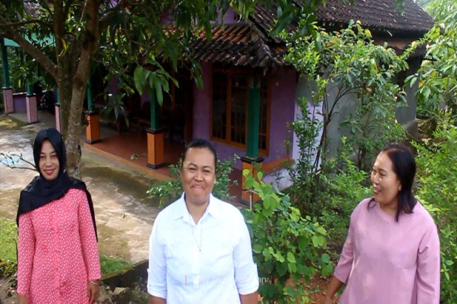 Disapa senyum ramah khas warga desa