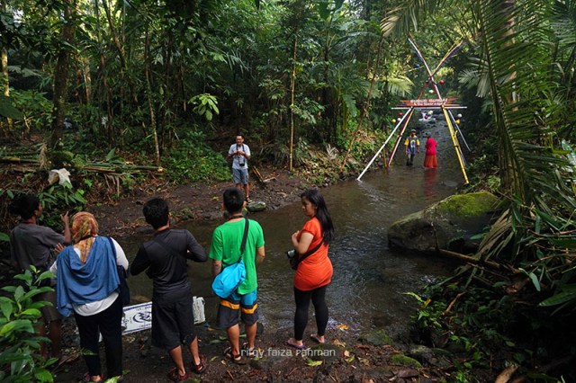 Pintu awal wisata susur sungai Kaliadem di Pancoh