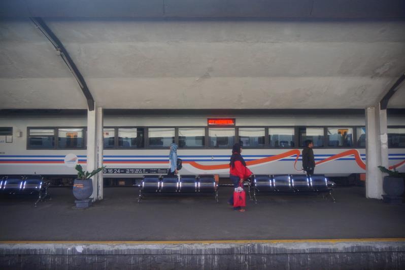 Kereta Api di Stasiun Malang