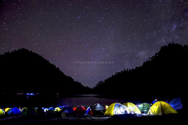 Ranu Kumbolo di malam yang cerah