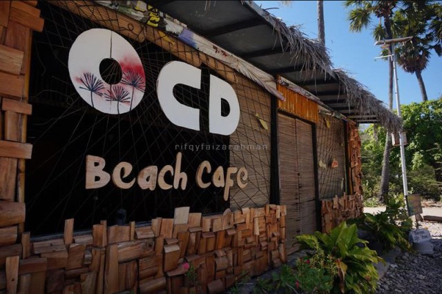 Tampak muka kafe OCD di Pantai Lasiana, Kupang