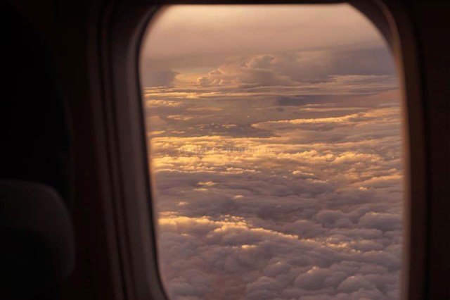 Gumpalan awan terpapar cahaya pagi