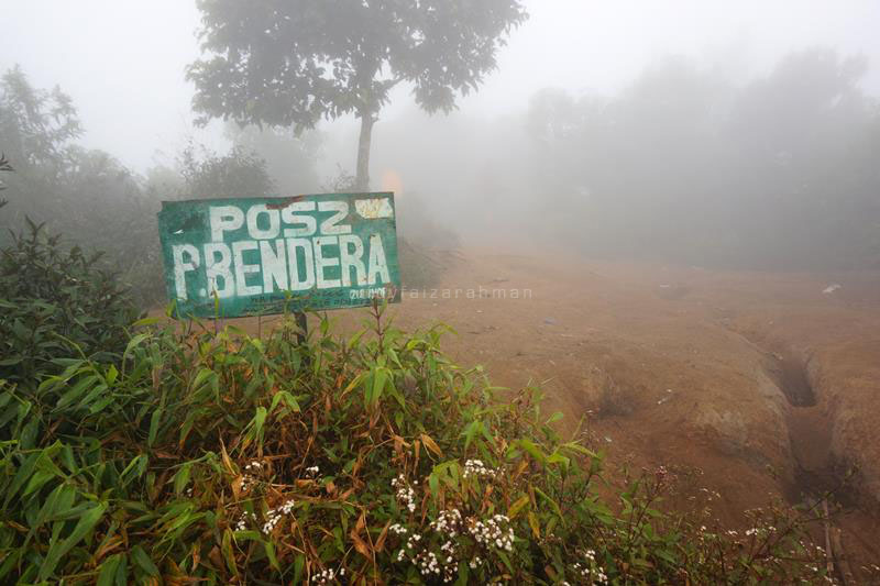 Pos 2 Bendera, separuh perjalanan dari Suwanting ke Pos 3 Dampo Awang