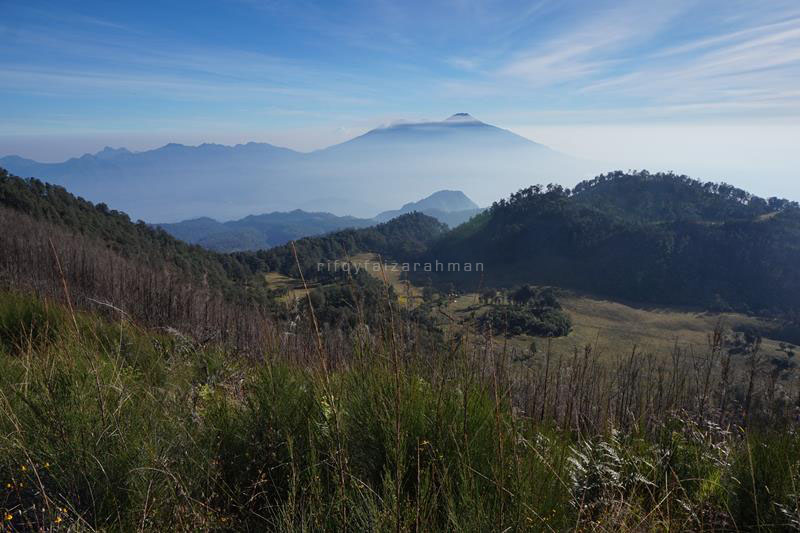 Pemandangan dari puncak Gunung Butak