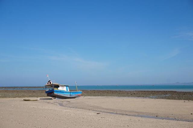 pantai lasiana kupang nusa tenggara timur