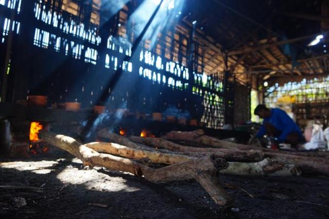 Belum ada perhatian pemerintah terhadap produksi ikan pindang khas Bawean