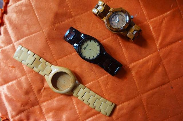 Contoh arloji setengah jadi (paling bawah)