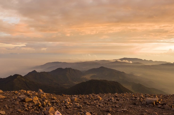 Pemandangan dari puncak Gunung Semeru