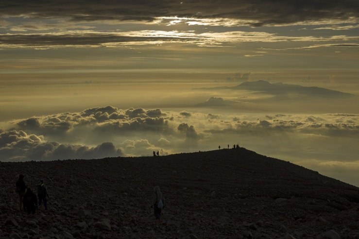 Lautan awan puncak mahameru gunung semeru