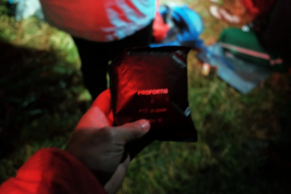 Biskuit bekal pendakian ke puncak Arjuno